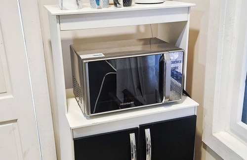 Antoneys Cay Apartment | Suite 3: Full Bed + Sofa Bed, Shared Pool & BBQ, Near West Bay Beach