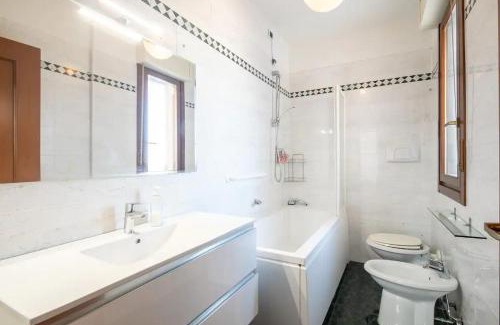 Prato Apartment | SUITE con 2 Balconi - 6 Guest