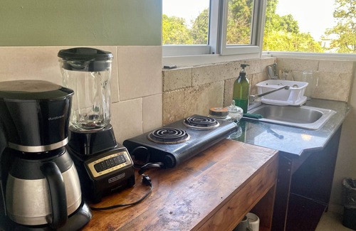 San Pedro Sula Apartment | Suite con Cocina, Ventanal con Vista, 2 Hab, Sala, Comedor, 1 Baño y Parqueo