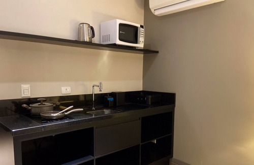 Matriz House | Suite Double with kitchen by ¼ UmQuarto 7-PR.