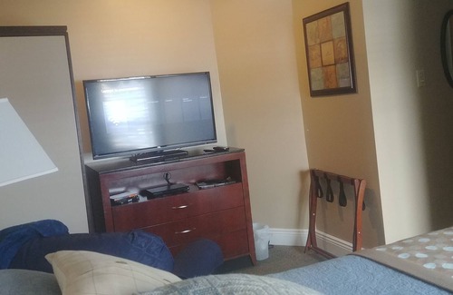 Amherst Apartment | Suite in quaint Historic District; minutes from Lake Erie, Oberlin, Cedar Poin