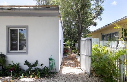 North Miami Beach House | Suite Life at Chez Mercedes