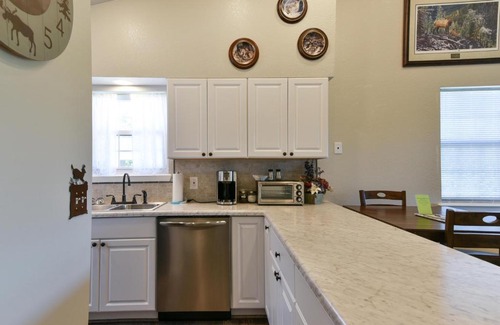 Branson Apartment | Suite Outlook - Resort Amenities - Penthouse - Close to Downtown - UPDATED