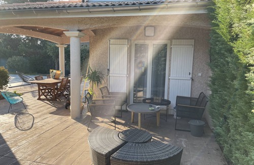 Genas House | Suite Parentale Avec Douche et Toilettes Privées Attenant. A 5 Minutes Deurexpo