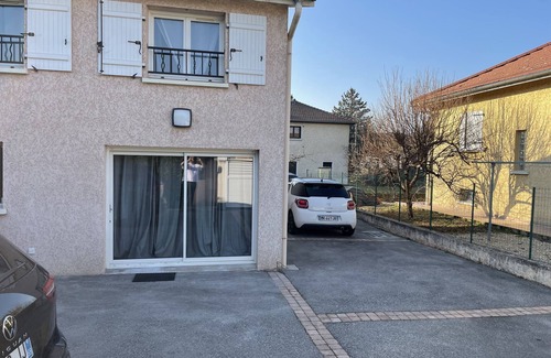 Genas House | Suite Parentale Avec Douche et Toilettes Privées Attenant. A 5 Minutes Deurexpo