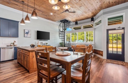 Lake Arthur House | Suite Serenity - Lakeside