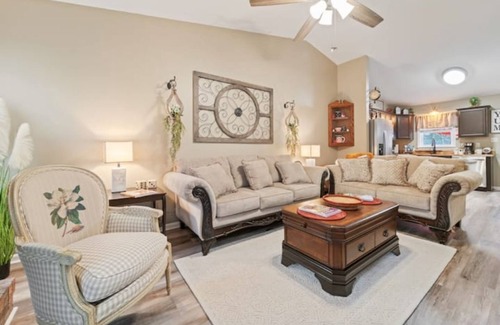 Westgate House | Suite Southern Charm - 2 bed 2 bath