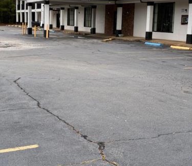 Talladega Hotel | Suite Stay - Talladega