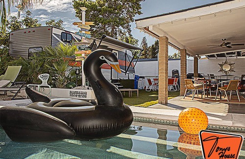 Alhambra Apartment | suite with kitchenette, pet friendly, clothing optional pool, in a gay hotel