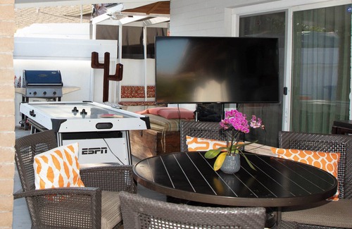 Alhambra Apartment | suite with kitchenette, pet friendly, clothing optional pool, in a gay hotel