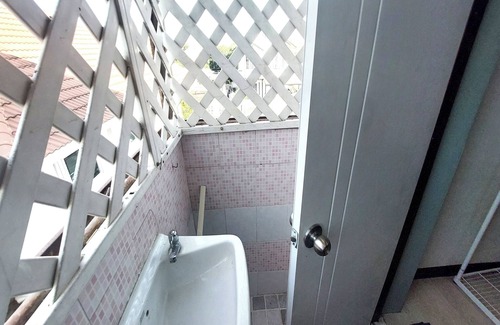 Dok Mai Apartment | Sukhum Mega Bangna Guest House