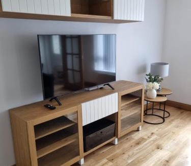 Carrickfergus House | Sullatober House with hot tub and games room