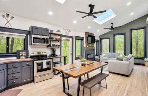 Wildwood House | Summer Breeze at Willow Treehouse -Treetop Escapes