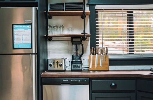 Wildwood House | Summer Breeze at Willow Treehouse -Treetop Escapes