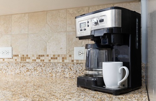 Ash Condo | Summer Discounts! Ocean Views! Watch the waves roll in! Pool, Hot Tub, Grill!