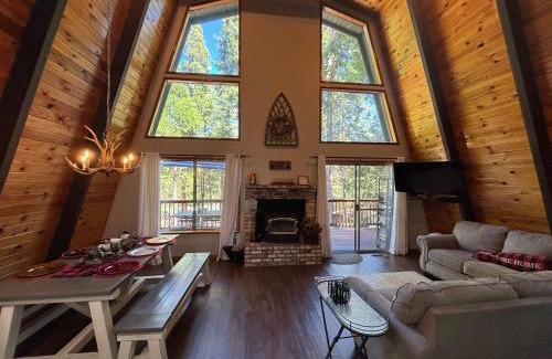 Arnold House | Summer Escape Chalet with Pool Access in BLS