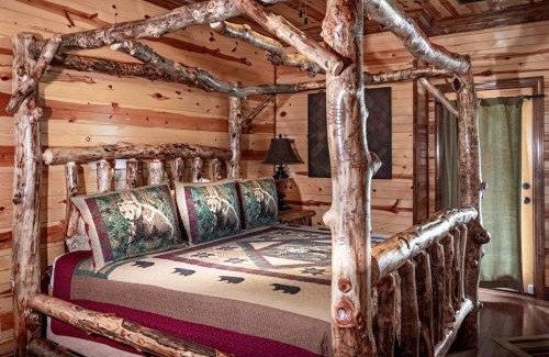 Pigeon Forge House | Summer Getaway w Grill Hot Tub & Resort Pool