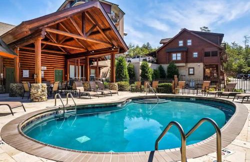 Pigeon Forge House | Summer Getaway w Grill Hot Tub & Resort Pool