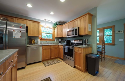 Cedar Mountain Cabin | Summer Haven - Your Adventure Retreat near Dupont and Pisgah National Forests