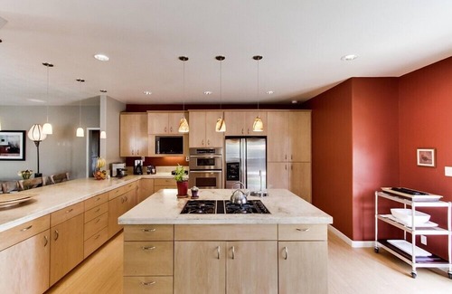 Sunset Cliffs House | Summer is coming! The Grande House in Sunset Cliffs: Fenced Yard, Pet-Friendly, and Bikes!