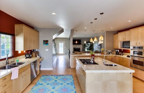 Sunset Cliffs House | Summer is coming! The Grande House in Sunset Cliffs: Fenced Yard, Pet-Friendly, and Bikes!