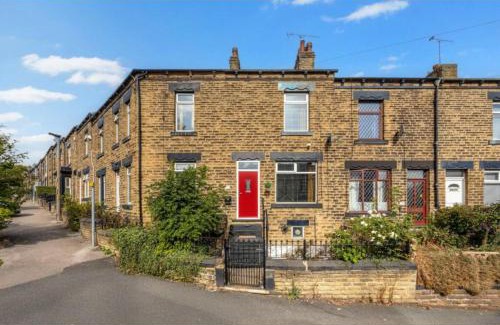 Barnsley House | Summer Lane House-3 Bedrooms-Close to M1-Longer Stay-Free Parking