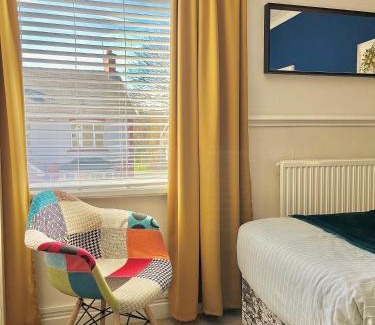 Barnsley House | Summer Lane House-3 Bedrooms-Close to M1-Longer Stay-Free Parking