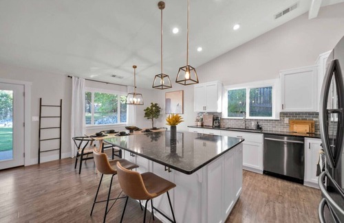 Redding Apartment | Summer Retreat | Best Pool by Mary Lake +EV Charge