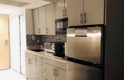 Sunny Isles Beach Resort | SUMMER SALE Waterfront Resort on the beach to relax! Cozy Great remodeled apart