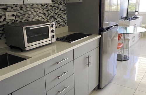 Sunny Isles Beach Resort | SUMMER SALE Waterfront Resort on the beach to relax! Cozy Great remodeled apart