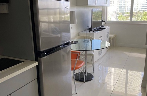 Sunny Isles Beach Resort | SUMMER SALE Waterfront Resort on the beach to relax! Cozy Great remodeled apart