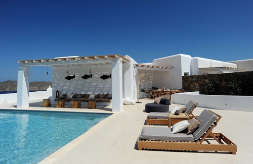 Panormos Villa | Summer villa with an artistic touch near Panormos