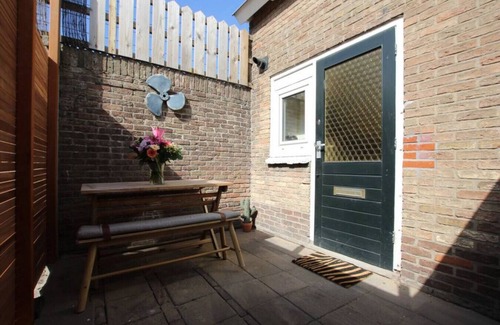 Noordwijk aan Zee Cottage | Summerhouse in Noordwijk aan Zee free parking