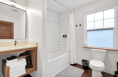 Mount Shasta Hotel | Summit Lofts, 2 Queen Beds, Mt Shasta #201