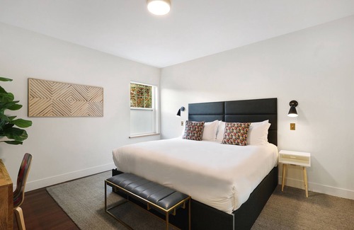 Mount Shasta Hotel | Summit Lofts, Downtown Mt Shasta, King Bed, #203