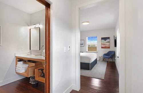 Mount Shasta Hotel | Summit Lofts, View of Mt Shasta, King Bed, #205