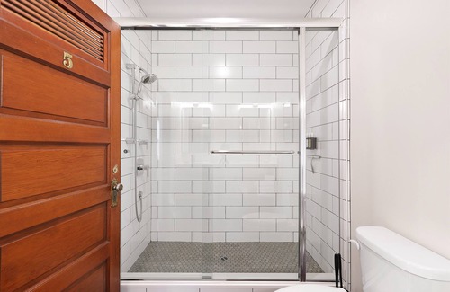 Mount Shasta Hotel | Summit Lofts, View of Mt Shasta, King Bed, #205