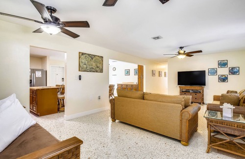 Midtown House | Sumptuous Home with Private Pool, Central AC, WiFi, and Private Washer/Dryer