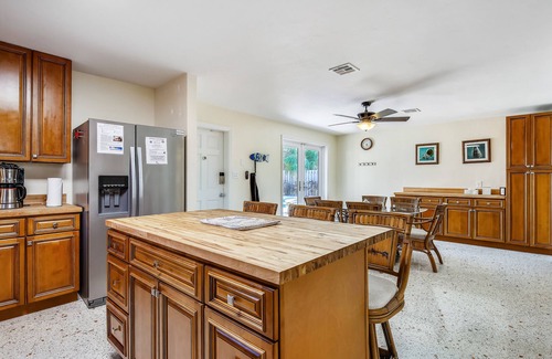 Midtown House | Sumptuous Home with Private Pool, Central AC, WiFi, and Private Washer/Dryer