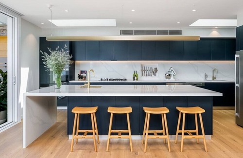 Sydney House | Sun-Catcher with pool AVAIL. Dec + Jan 2024