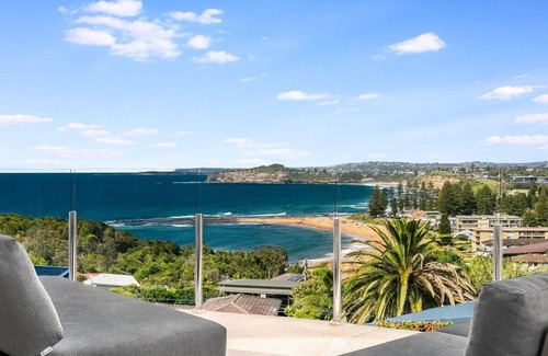 Sydney House | Sun-Catcher with pool AVAIL. Dec + Jan 2024