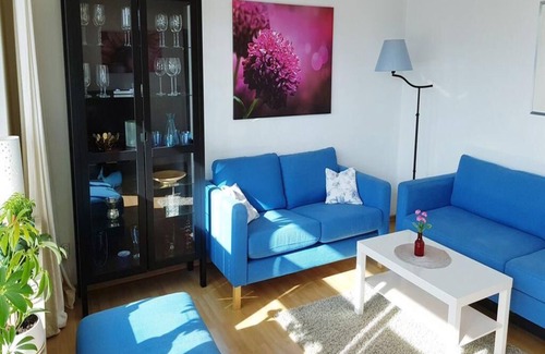 Goethestraße Apartment | Sun-drenched apartment close to the city - perfect for long-term guests! Balcony elevator