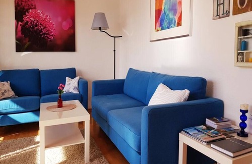 Goethestraße Apartment | Sun-drenched apartment close to the city - perfect for long-term guests! Balcony elevator