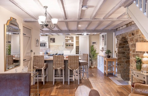 Constable Burton Cottage | Sun Hill Cottage - a cottage that sleeps 6 guests in 3 bedrooms