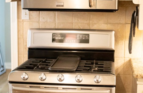 Tech Terrace House | Sun's Up, Gun's Up 2 bedroom Cottage in Lubbock TX in Tech Terrace