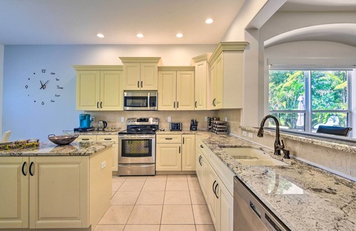 Bee Ridge House | Sun-Soaked Sarasota Oasis w/Pool & Hot Tub!