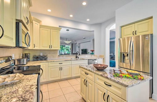Bee Ridge House | Sun-Soaked Sarasota Oasis w/Pool & Hot Tub!