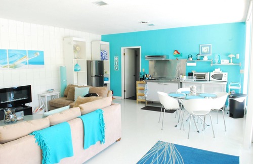 Point Loma Apartment | Sun Splashed days, Warm Smiles when you stay in our guest house.