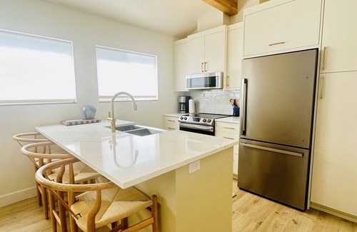 Coeur d'Alene House | Sun-Washed Modern Guest House in Downtown Coeur d'Alene