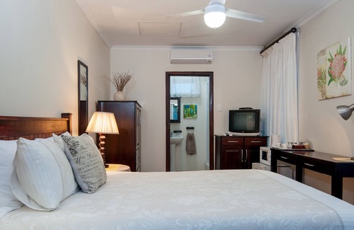 Durban North Bed & Breakfast | SunBird Room at The Brother's Guest House Durban North